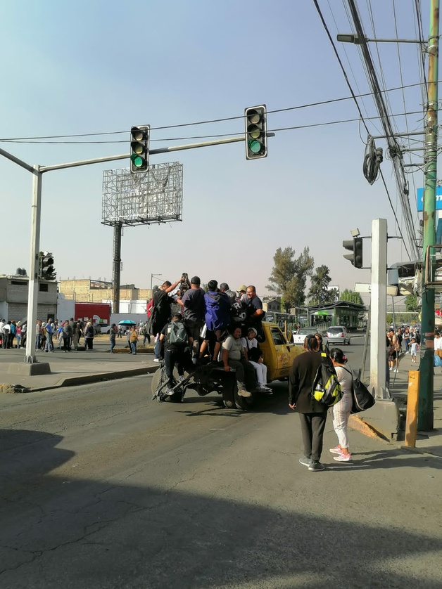 La Jornada - Bloquean Avenida Central En Ecatepec Por Falta De Agua