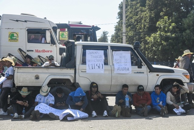 Bolivia faces blockades attributable to scarcity of {dollars}