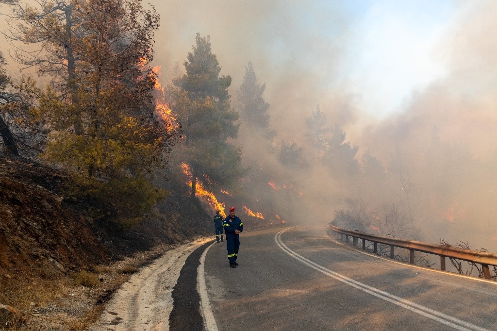 Firefighters in Greece make progress in fighting forest fire