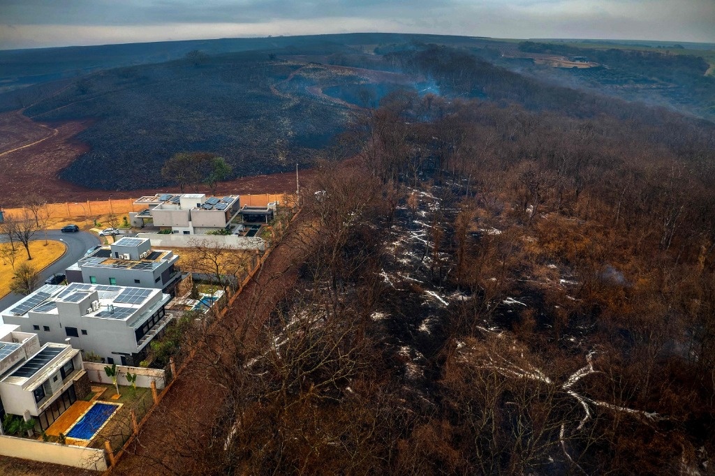 Brazil at war against fires southeast of Sao Paulo