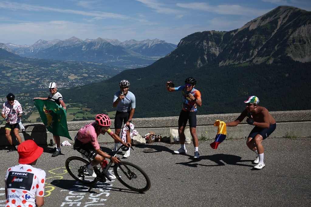 Carapaz scores solitary victory in stage 17 of the Tour de France