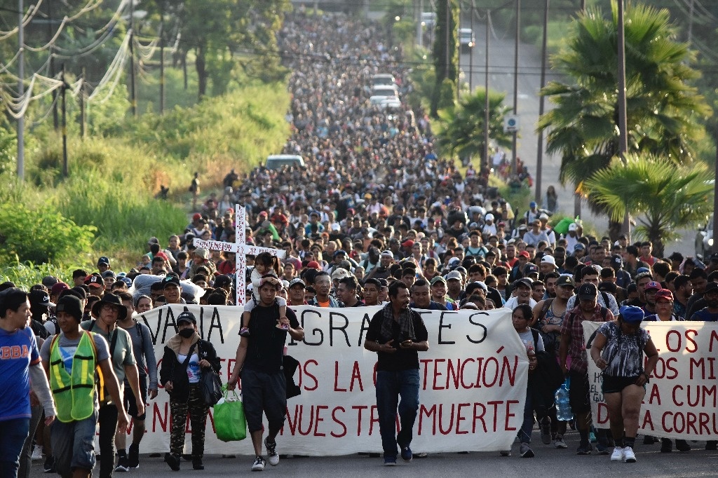 La Jornada Caravana de 5 mil migrantes parte de Tapachula