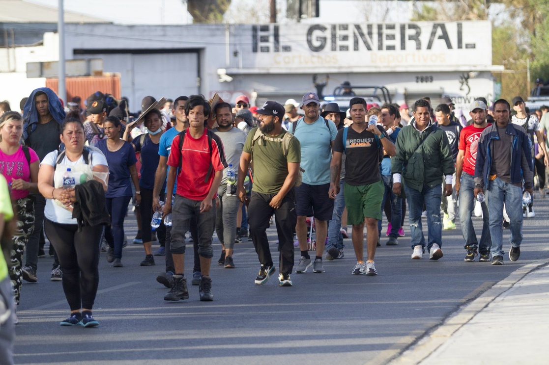 La Jornada Caravana de 850 migrantes sale de Monterrey a Piedras