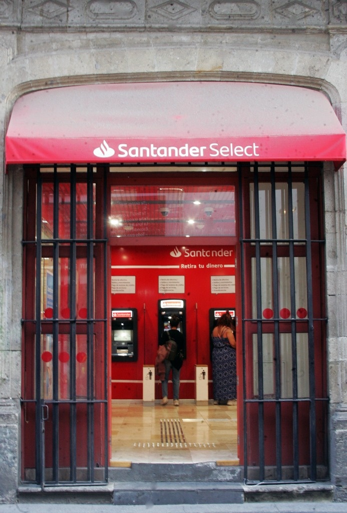 Santander’s income fell 5.3% within the first half of the yr