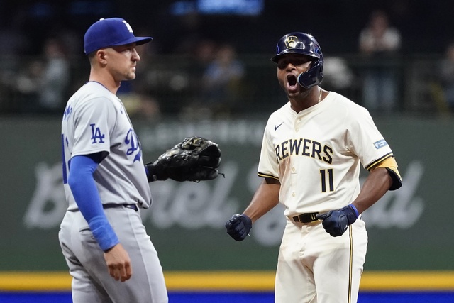 Brewers rally in eighth to beat Dodgers 6-4