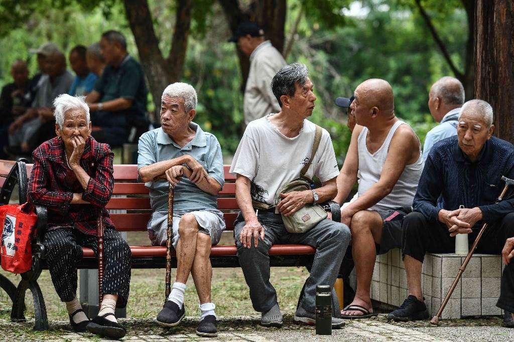 China approves plan to delay retirement age from 2025