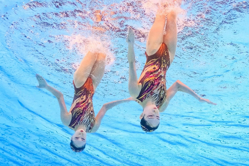 China wins gold in artistic swimming duet