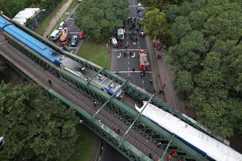 Practice crash in Argentina leaves a minimum of 30 injured