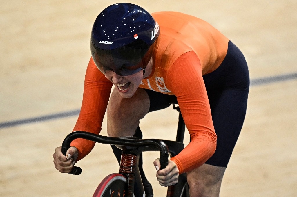 Track cyclist Caroline Groot wins first Paralympic gold