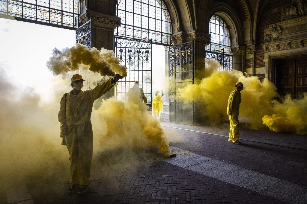 Rijksmuseum in Amsterdam closed due to protests by eco-activists