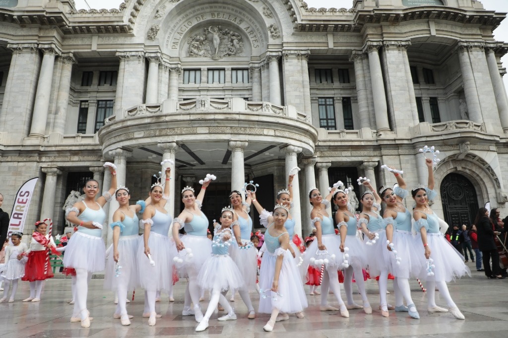 La Jornada - Clásico navideño 'El cascanueces' alegra Bellas Artes