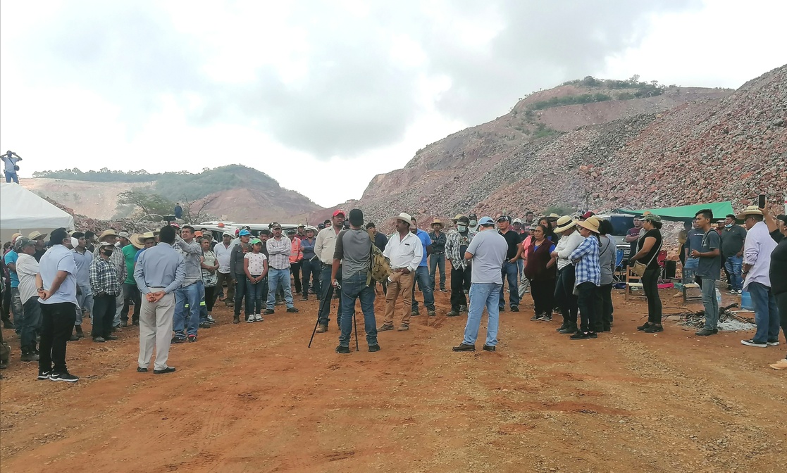 La Jornada - Comuneros Bloquean Acceso A Mina En Guerrero