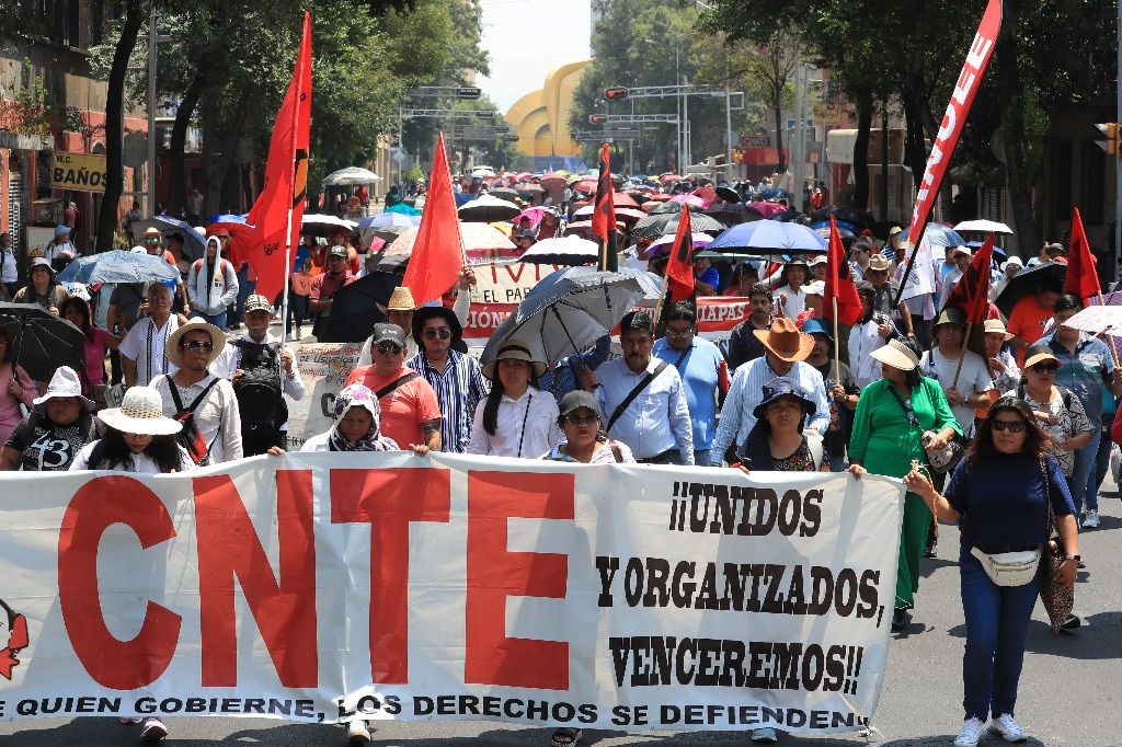With CNTE, “open dialogue”: AMLO celebrating return to highschool in Oaxaca