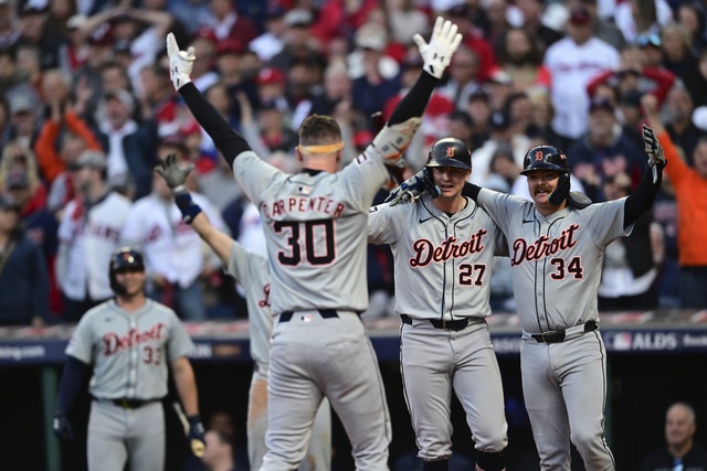 With Carpenter’s home run, Detroit beats Guardians and ties the series