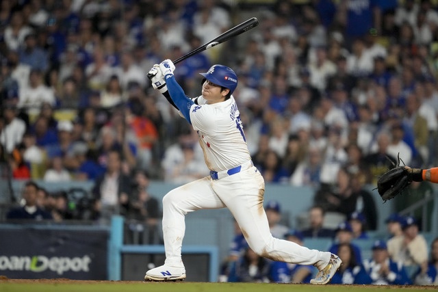 With Ohtani, Dodgers begin championship series by beating Mets 9-0