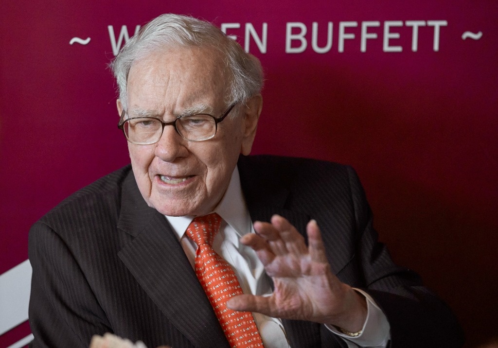 Warren Buffett’s conglomerate surpasses  trillion on Wall Street