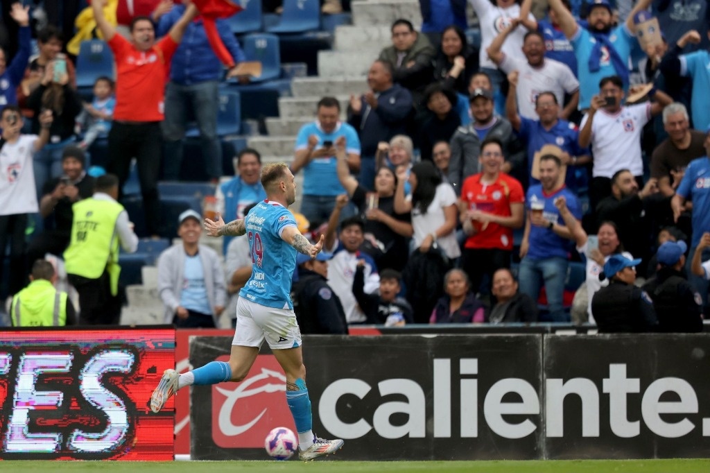 Cruz Azul, unattainable; thrashes Necaxa and moves away from the lead