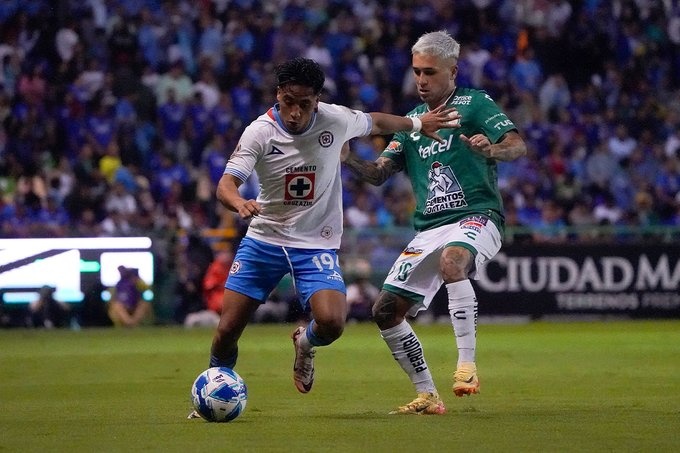 Cruz Azul, undefeated leader of the tournament, comes back against León