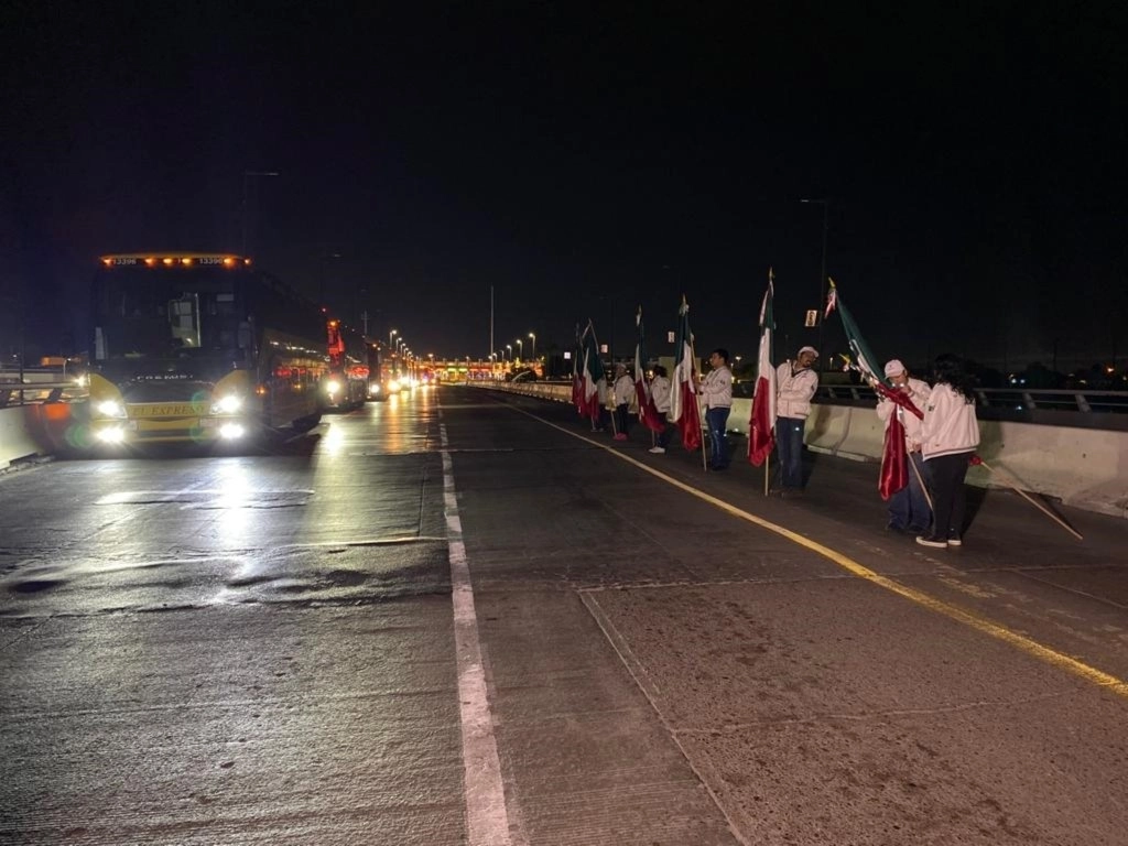 La Jornada Caravana de paisanos cruza frontera EU M xico para