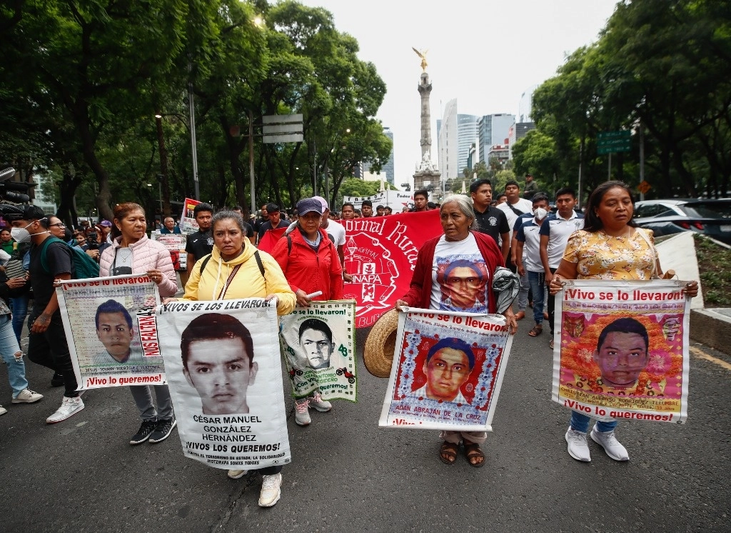 Dan libertad condicional a general implicado en caso Ayotzinapa
