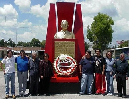 Del monumento a Allende sólo las letras quedaron