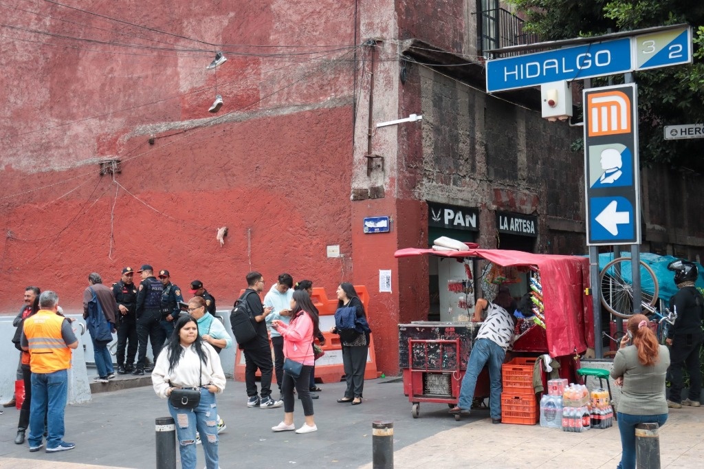 La Jornada - Desalojan Estación Del Metro Hidalgo Por Humo