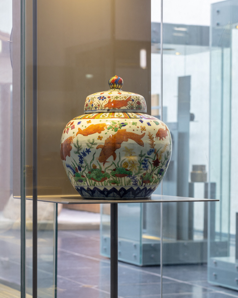 These liable for the theft of a beneficial Sixteenth-century Ming vase arrested