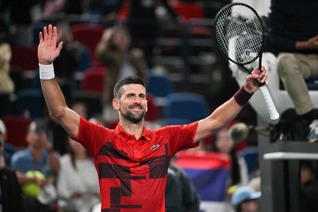 Djokovic sends a warning in Shanghai with victory against Cobolli