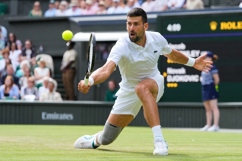 Djokovic suffers, however wins in Wimbledon second spherical