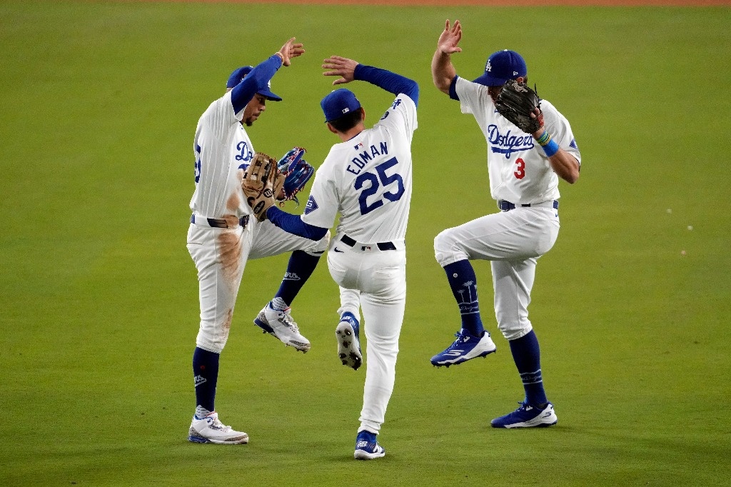 Dodgers beat Yankees and increase lead in World Series