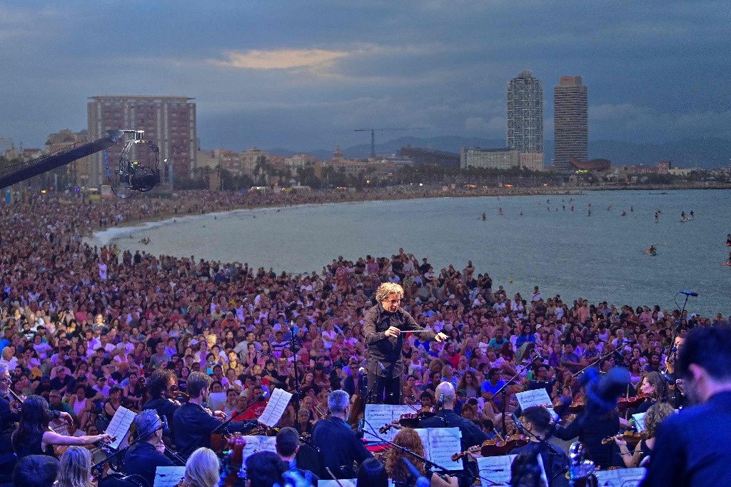 Dudamel, on the massive stage in Barcelona