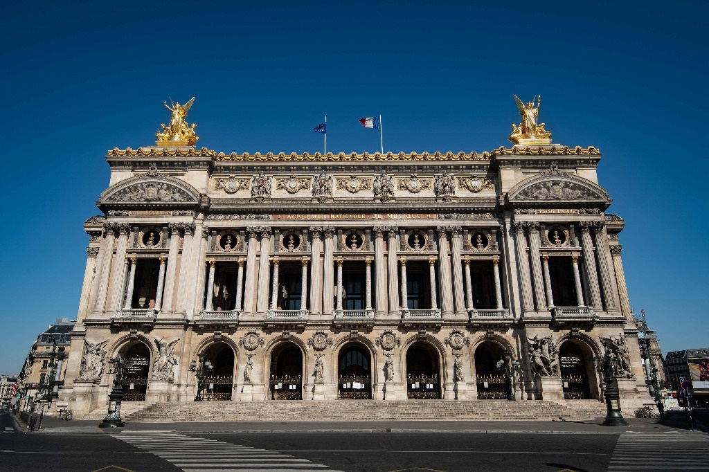 Paris opera buildings to close for renovation