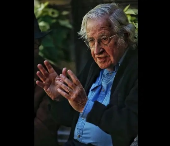 Noam Chomsky, hospitalized in Brazil