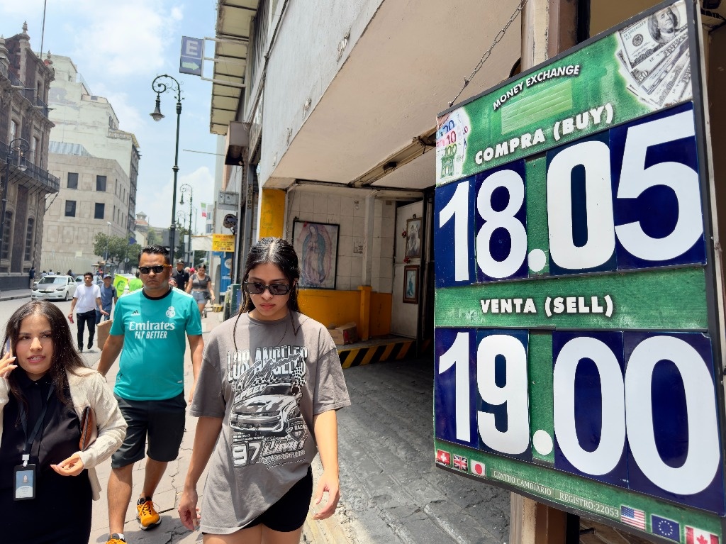 The peso closes with gains a week that started turbulently