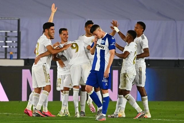 LaLiga: Real Madrid ganó con un hombre menos y cerró el año líder de la  liga española - Fútbol internacional