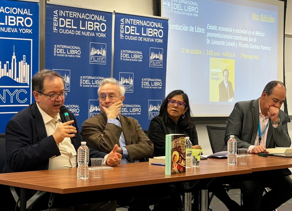 Rector Lomelí and Héctor Vasconcelos, at the NY publishing fair