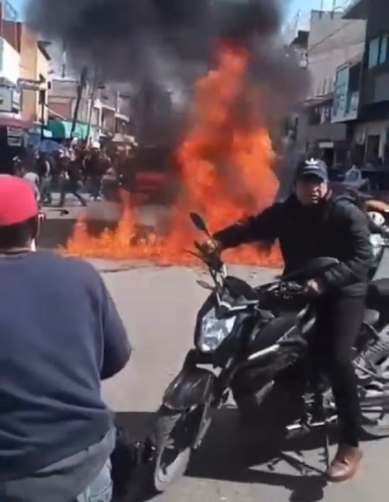 La Jornada En Tula Prenden Fuego A Moto Patrulla Por Muerte De Joven