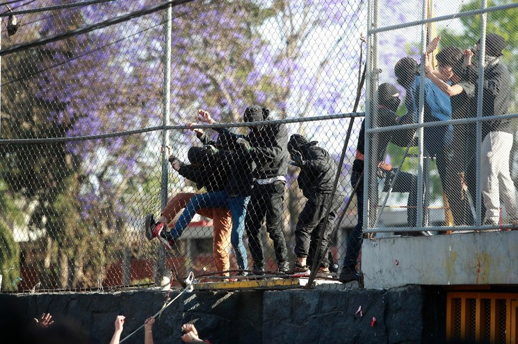 La Jornada Encapuchados Toman Instalaciones De Prepa 5 8068