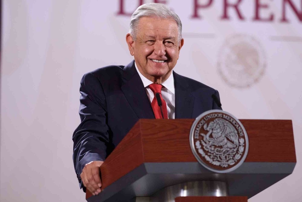 AMLO stories that between 200 and 300 billion pesos per yr are collected in tax revenues