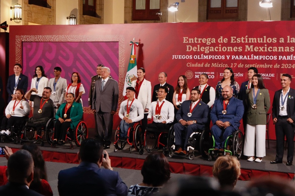 AMLO delivers economic incentives to athletes of Paris 2024