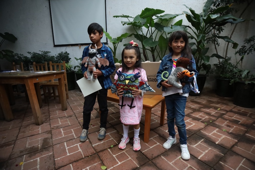 Prizes awarded for children’s art contest in Oaxaca