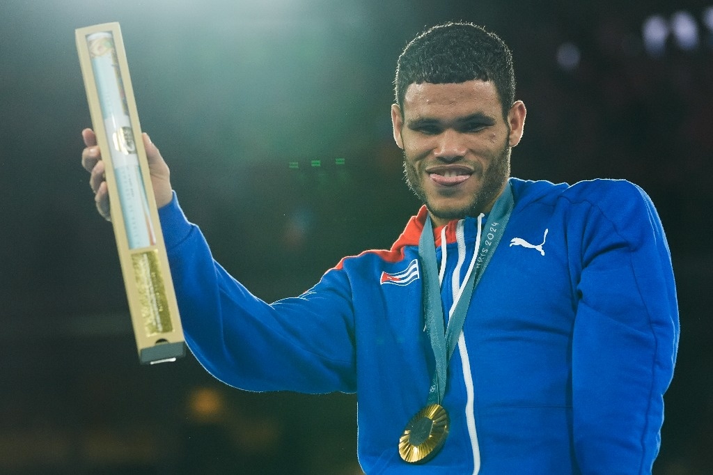 Erislandy Álvarez saves the honor of Cuban boxing with gold in lightweight