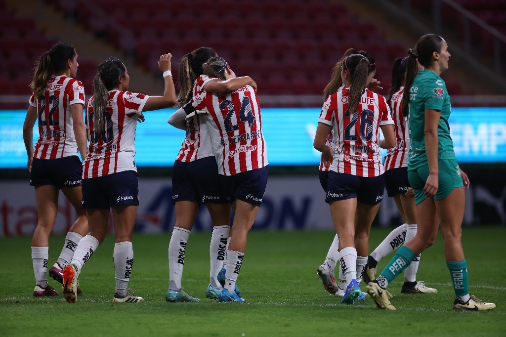 Espino saves penalty and Chivas beats Leon in Liga MX Femenil