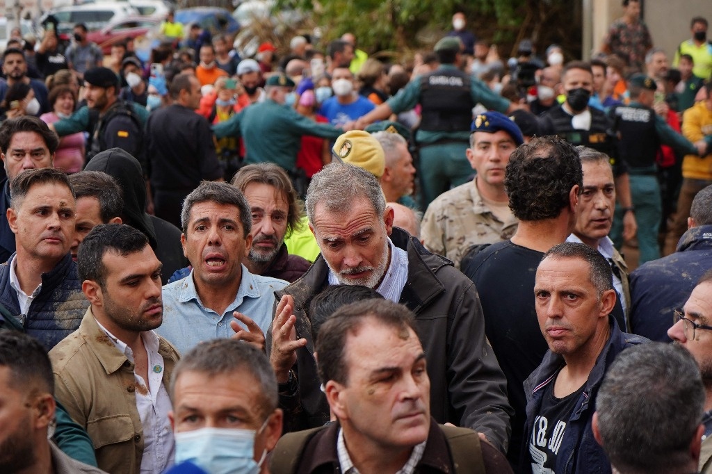 Repudiation of the Spanish crown in Valencia; They insult and throw mud at monarchs