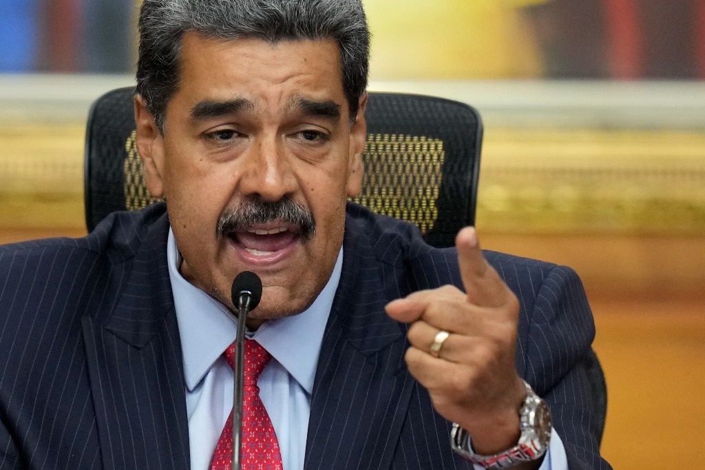 US warns Maduro of greater international pressure if he arrests opponents