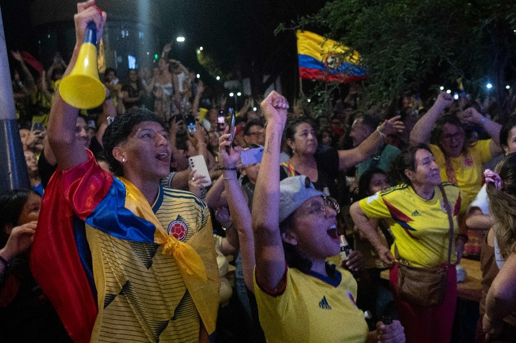 Euphoria in Colombia after qualifying for the Copa America last