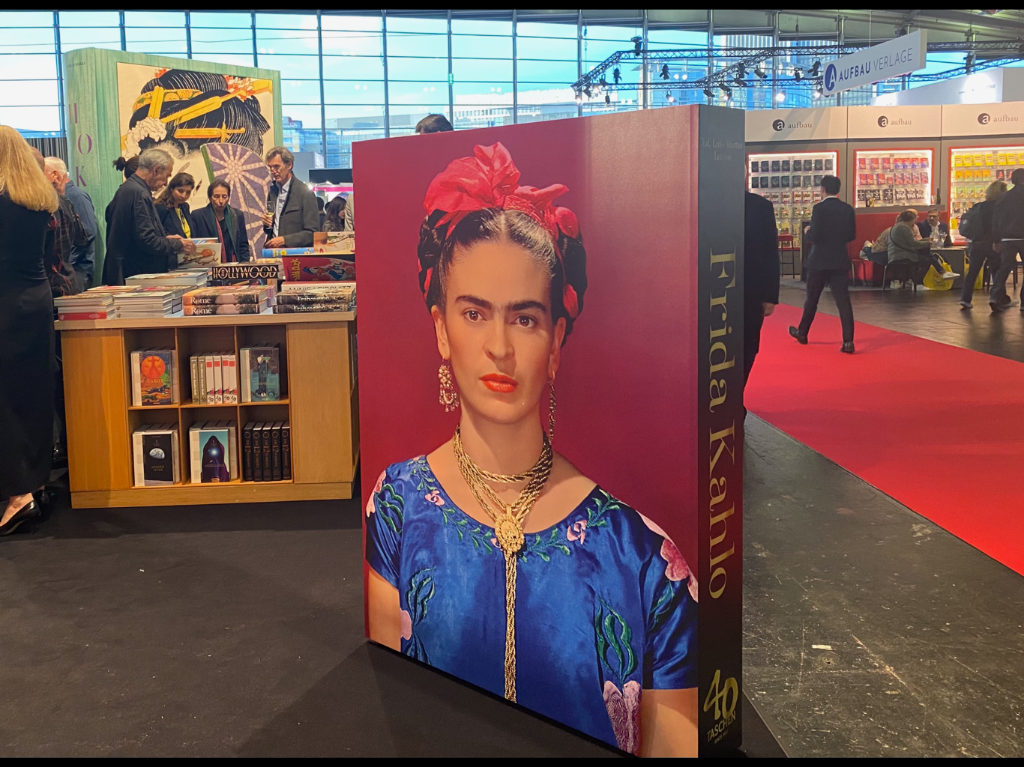 Book fair in Frankfurt, paradise in struggle to remain in person