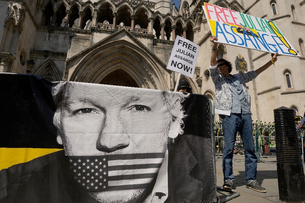 They assure Assange that they won’t sentence him to dying