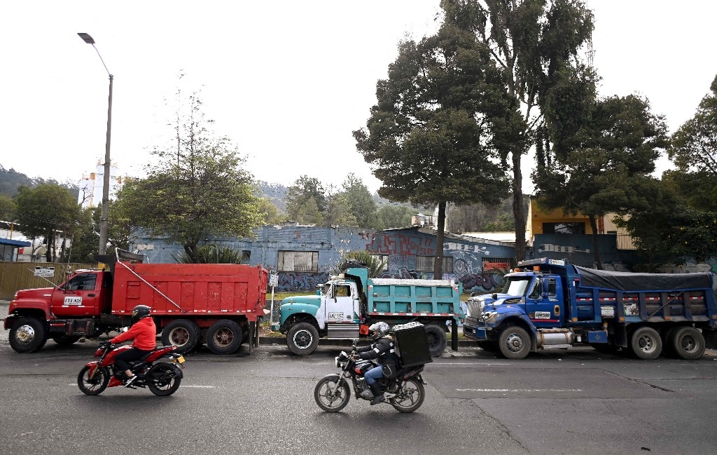 Colombian government and truckers agree to suspend protests and blockades