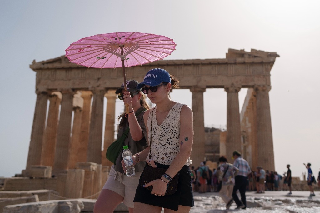 Greece closes colleges and the Acropolis as a consequence of warmth wave